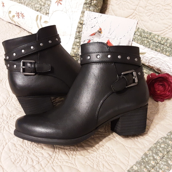 N/W/TAGS "CARRIE" SOUL NATURALIZER ANKLE BOOTIES, SIZE 5.5 MEDIUM BLACK - Picture 2 of 16